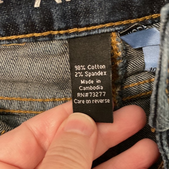 Apt. 9 Boyfriend Distressed Capri - Picture 3 of 4